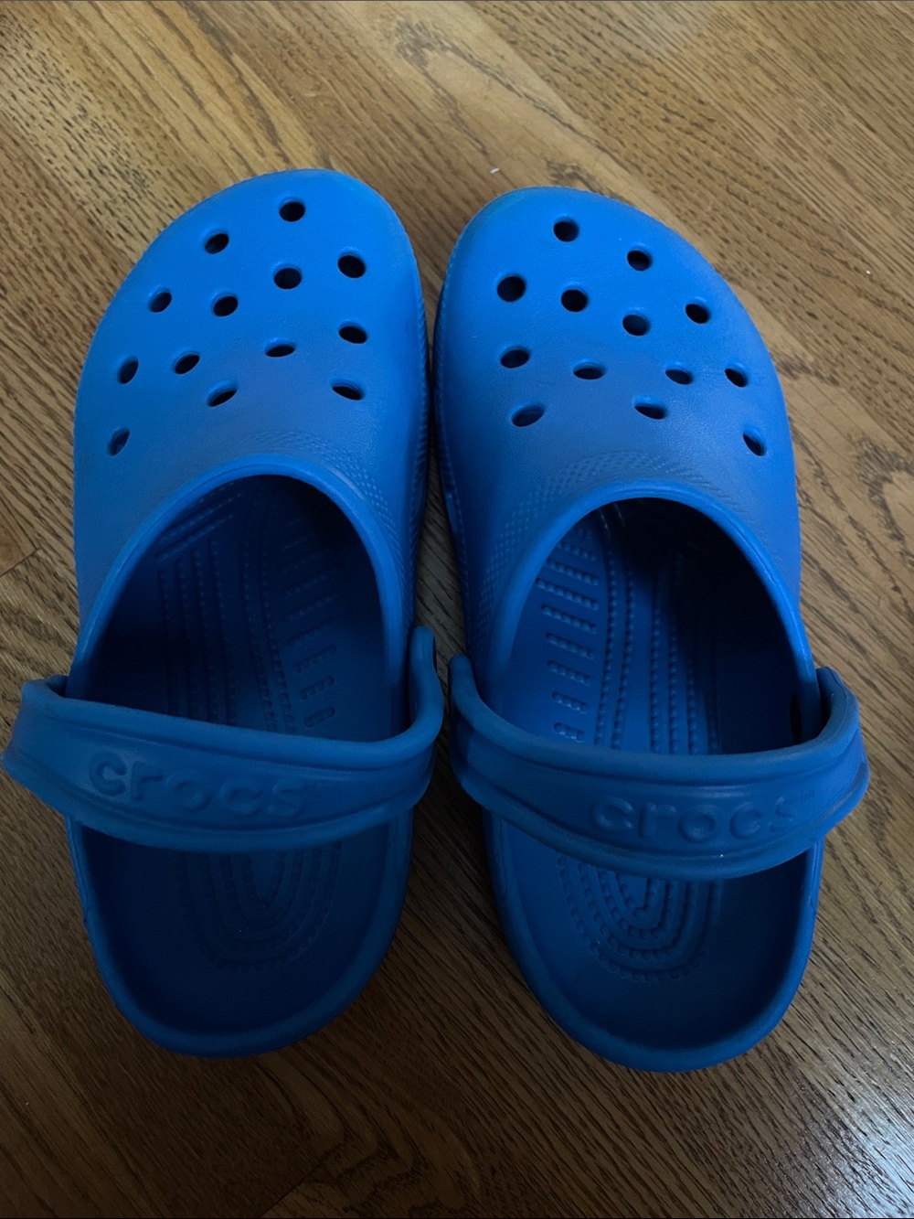 CROCS Kids Classic Clog in Bright Blue size 3